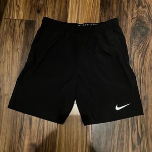 Nike dye fit shorts
